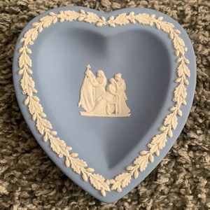 Wedgewood blue jasperware heart shaped trinket dish